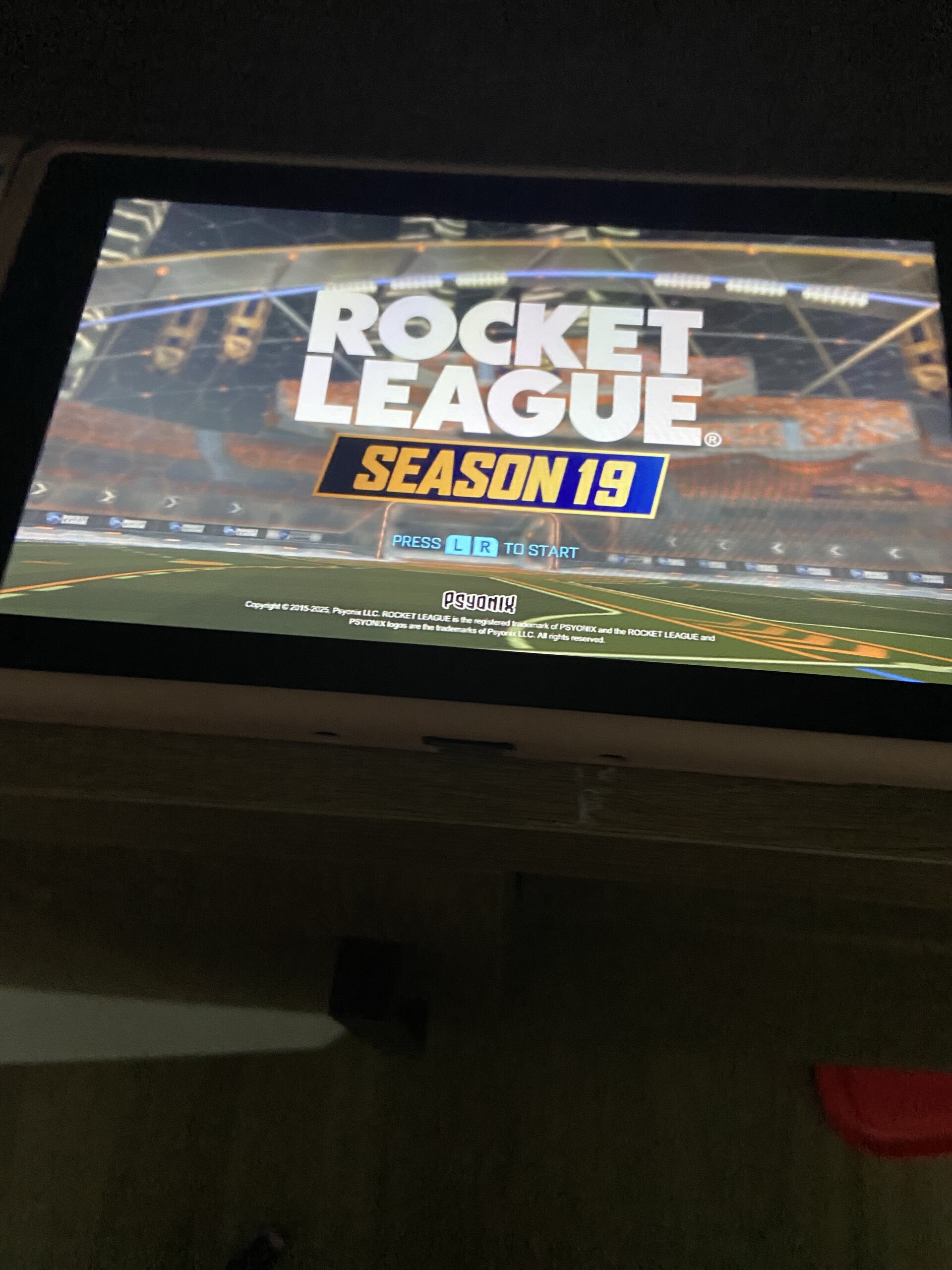 Every time I 👋🖱️🕹️ L R I press on my  🕹️